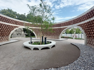 ORTE_Gefuehrter Spaziergang_Europaplatz St Poelten Innenraum Windfänger und Jakob Prandtauer Skultpur