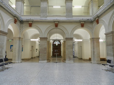 Evangelische Schule, Karlsplatz