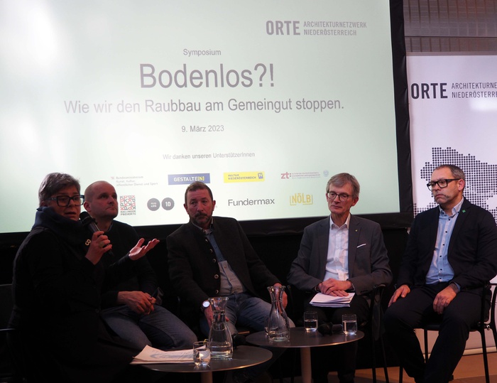 Podiumsdiskussion mit Franziska Leeb