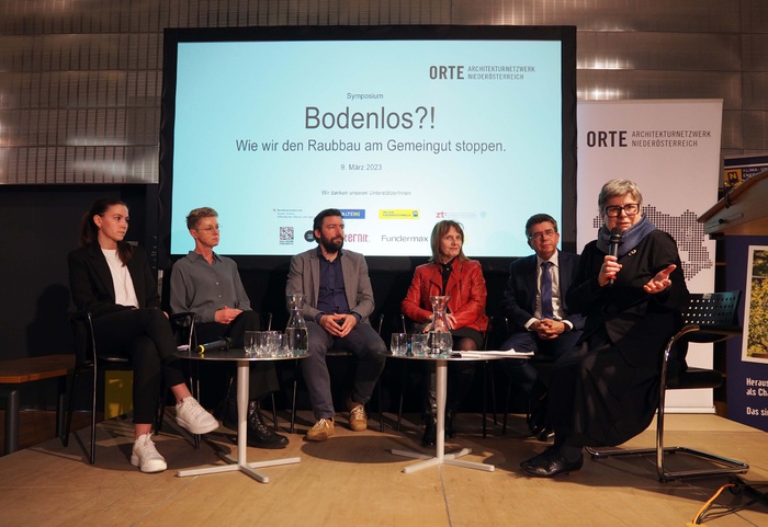 Podiumsdiskussion mit Franziska Leeb