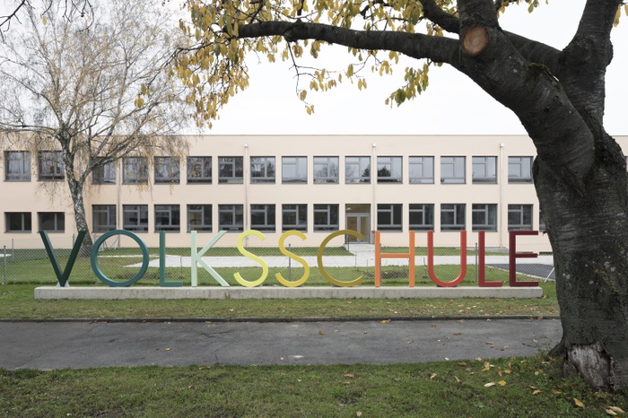 Erweiterung und Sanierung Volksschule Wolkersdorf, S.O.F.A. architekten mit Arch.DI. Peter Larcher, 2021