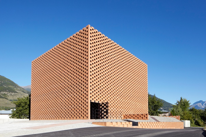 Destillerie PUNI. Architektur: Werner Tscholl