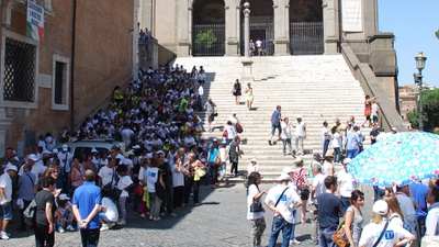 Schatten suchen – © Falter / Benedikt Narodoslawsky Schatten suchen