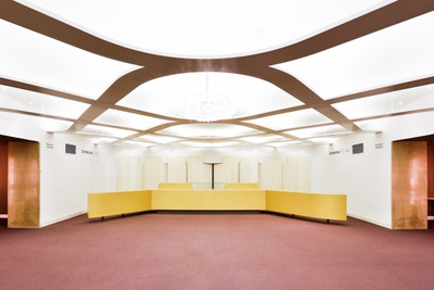 Landestheater Niederösterreich – © Foyer des Landestheaters Niederösterreich. Architektur: Sergej Nikoljski mit schluderarchitektur, Foto: Katharina Puchner Landestheater Niederösterreich