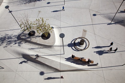 bürgernah – © »Ein Platz für alle« – Landhausplatz Innsbruck, Architektur: LAAC Architekten | Stiefel Kramer Architektur in Zusammenarbeit mit Künstler Christopher Grüner, 2011, Foto: Günter Richard Wett bürgernah