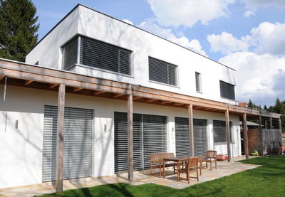 Haus Kaltenegger Gablitz von Westen | architecture martin rührnschopf – © Foto: Martin Rührnschopf Haus Kaltenegger Gablitz von Westen | architecture martin rührnschopf