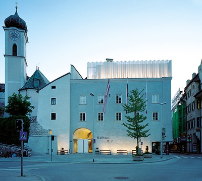 Vergangenheit-Gegenwart_Rathaus-Kufstein – © Rathaus Kufstein, Architekt: Rainer Köberl, Foto: © Lukas Schaller Vergangenheit-Gegenwart_Rathaus-Kufstein