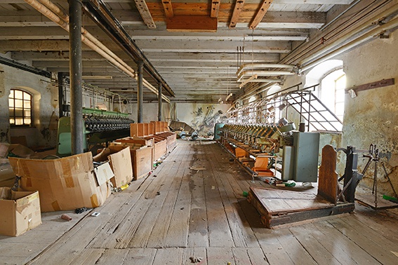Ehemalige Anderlfabrik, verlassene Verarbeitungsmaschinen